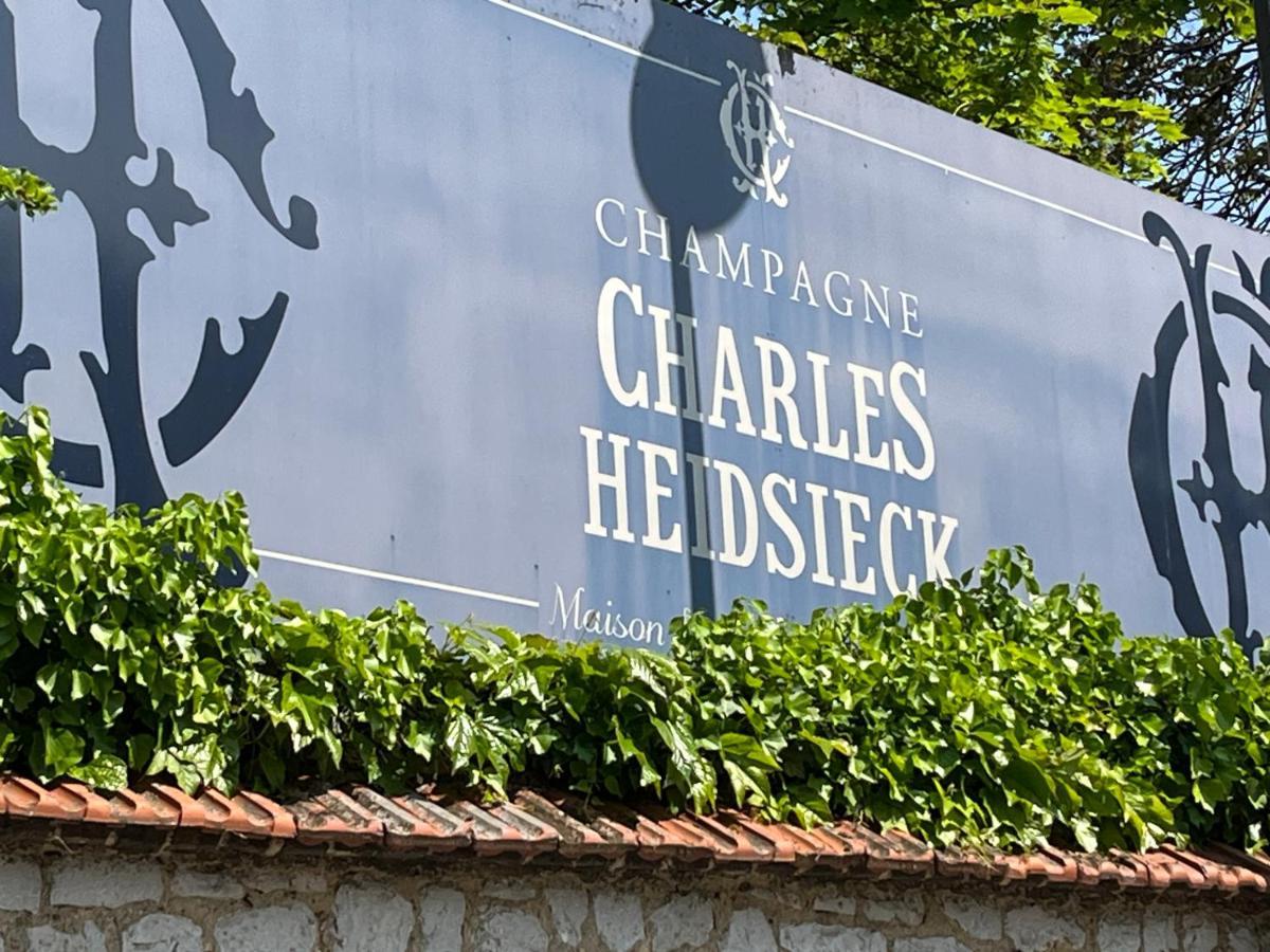 Les Rives Remoises Apartamento Reims Exterior foto