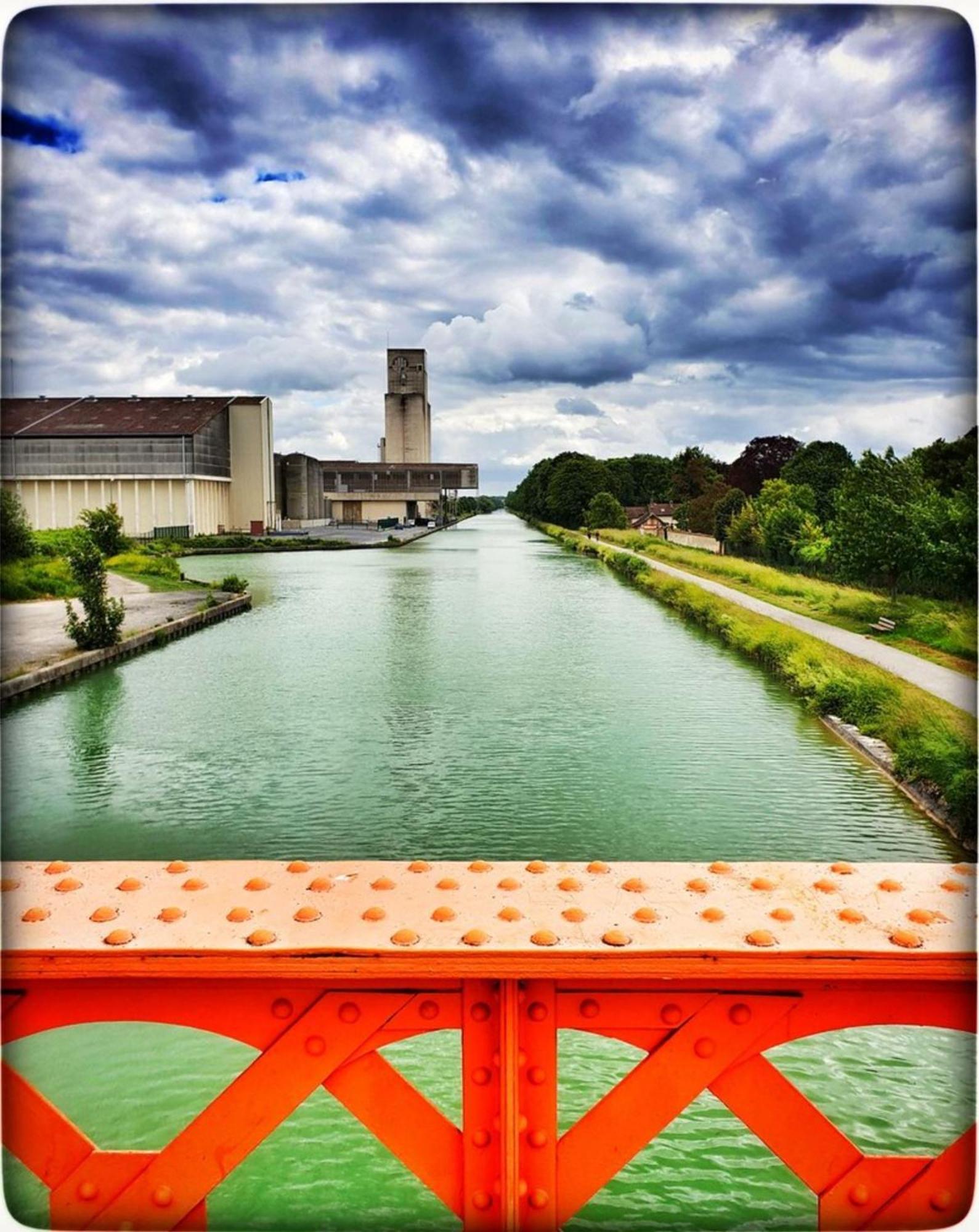 Les Rives Remoises Apartamento Reims Exterior foto